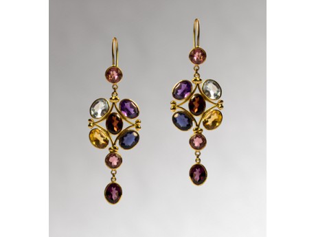 18 Karat Gold Stylish Drop Earrings